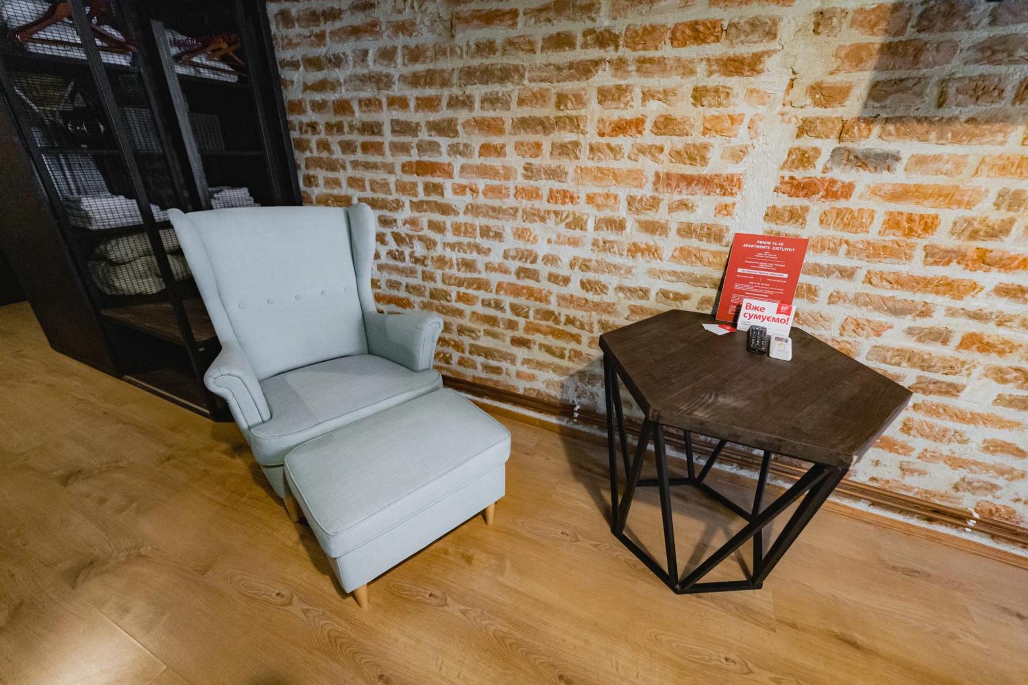 Apartments Justlvivit At The Rynok Square エクステリア 写真
