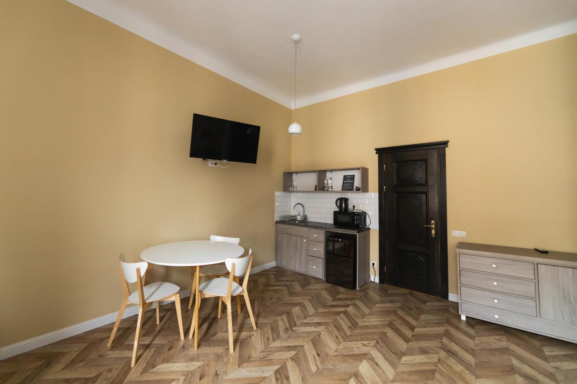 Apartments Justlvivit At The Rynok Square エクステリア 写真