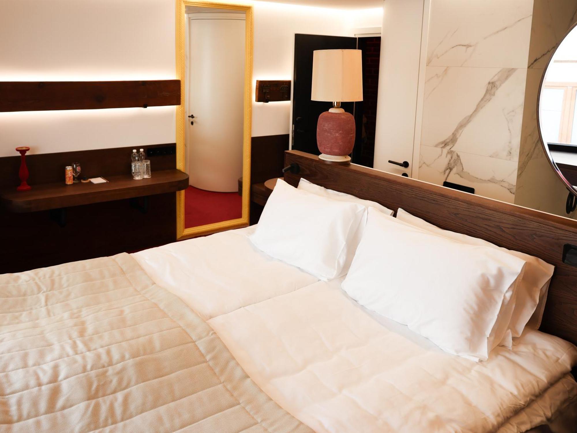 Apartments Justlvivit At The Rynok Square エクステリア 写真